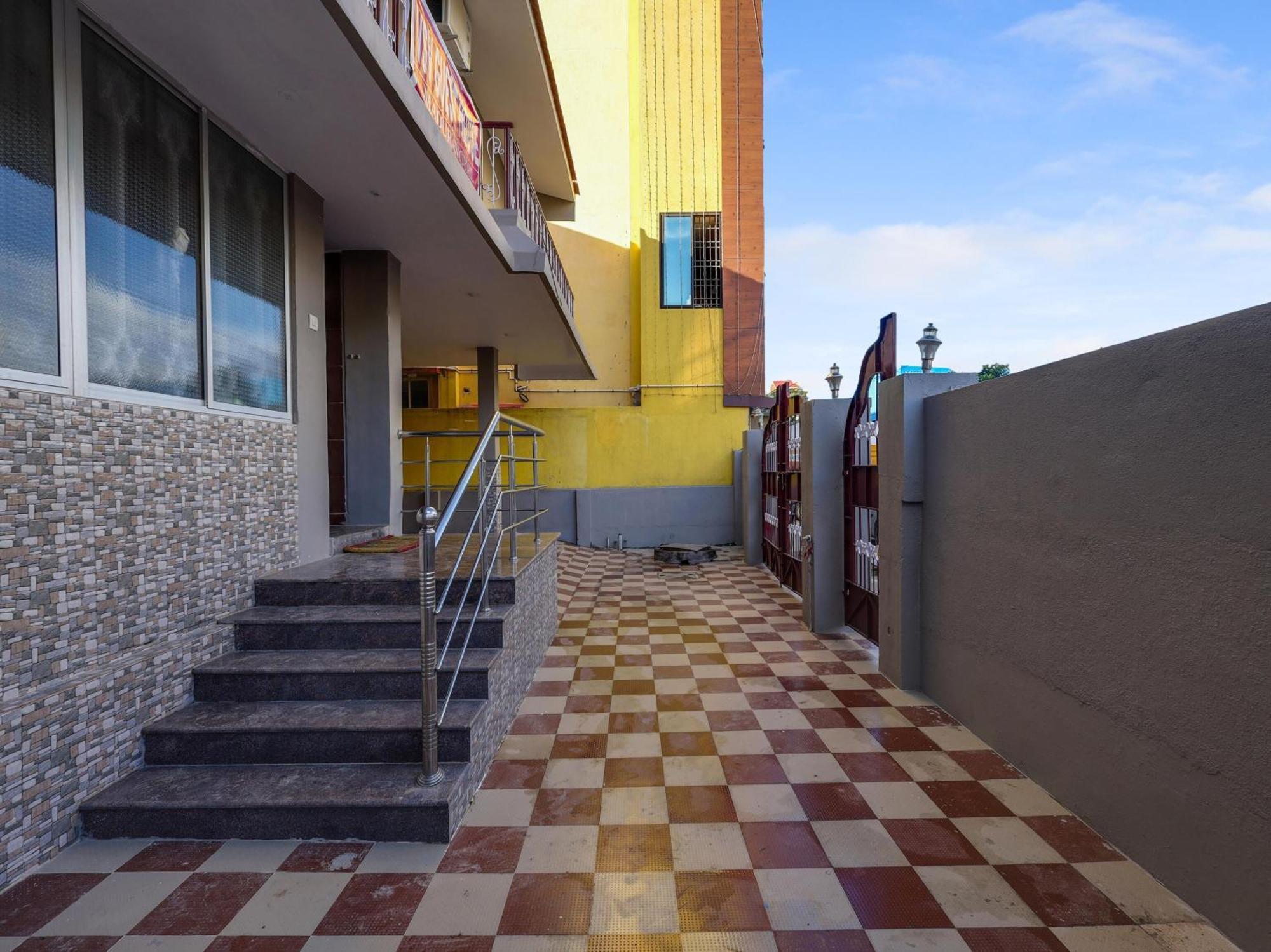 Super Hotel O Vsv Guest House Maduravoyal Chennai Luaran gambar